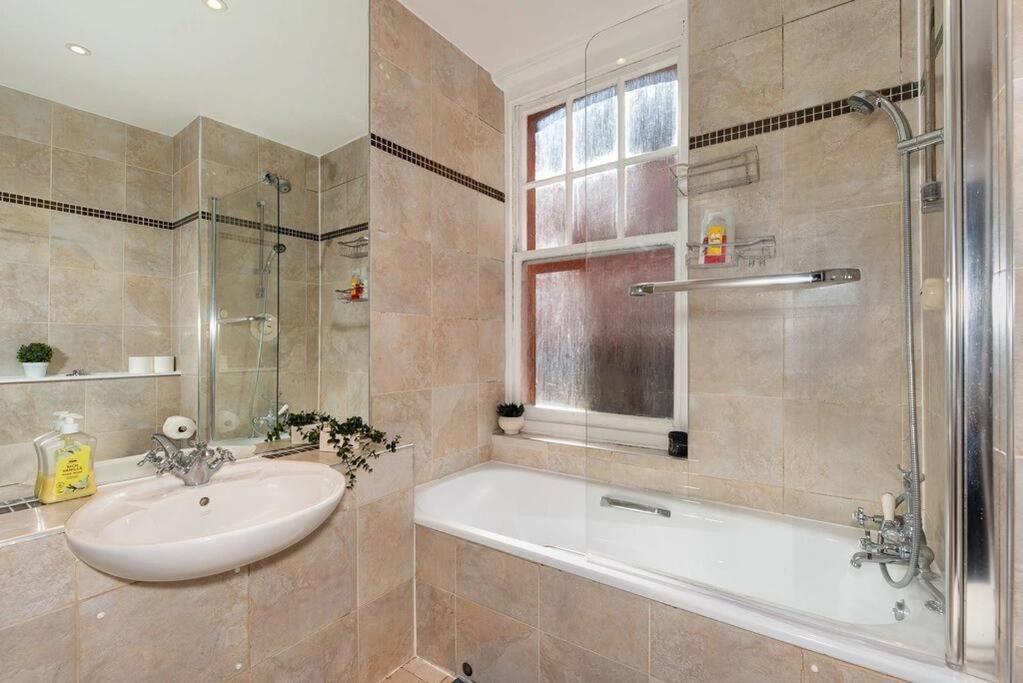 Discover London Central 2 Bedroom In Kensington Londres Exterior foto